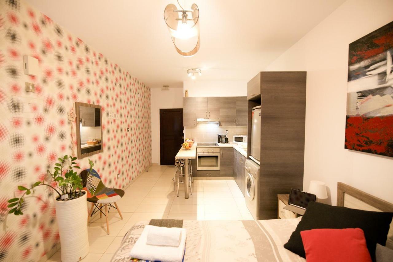Green Valley Modern Studio Лимасол Экстерьер фото